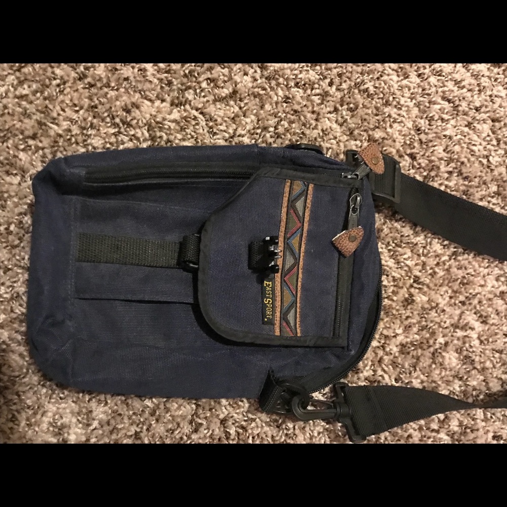 Vintage EastSport Crossbody/Shoulder Bag. . 20$